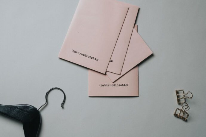 03-internodiciotto-folder©silbersalz-web